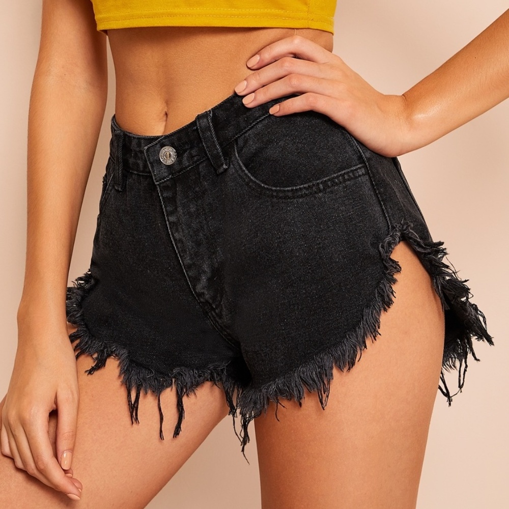 Frayed Hem Black Denim shorts - Picture 5 of 5